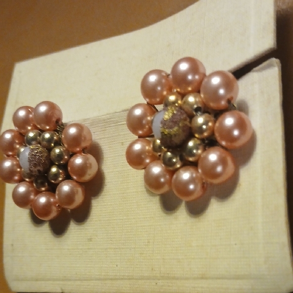 Elegant Faux Pearl and Gold Flower Earrings - Picture 4 of 4